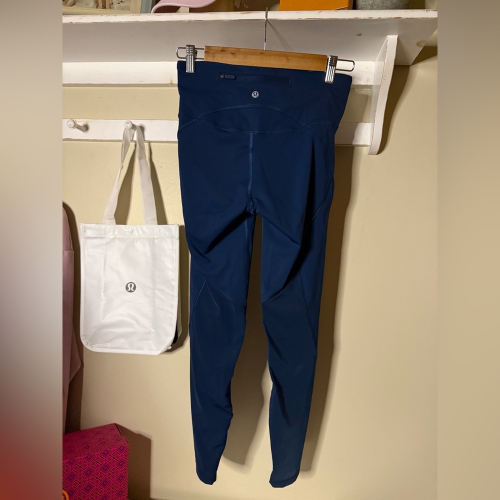 Lululemon Navy Blue 24” High-Rise Pockets 7/8  Leggings Size 6 💎EUC - Picture 2 of 5